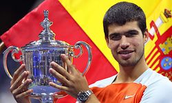 NEW YORK, NEW YORK - SEPTEMBER 11: Carlos Alcaraz of Spain celebrates with the winners trophy after defeating Casper Ruud of Norway during their Men�s Singles Final match on Day Fourteen of the 2022 US Open at USTA Billie Jean King National Tennis Center on September 11, 2022 in the Flushing neighborhood of the Queens borough of New York City. Julian Finney/Getty Images/AFP