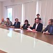 Gewerkschaften und Bildungsminister Meisch unterzeichneten das Abkommen im Gebäude des Staatsrats.