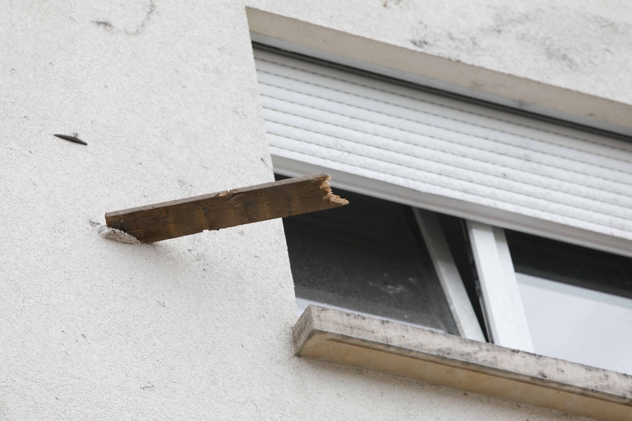 Lokales, online, Pétange, Petingen,  rue Neuve,  ,Tornado, Sturm, 2. Tag, Helfer, Aufräumarbeiten,   Foto: Anouk Antony/Luxemburger Wort