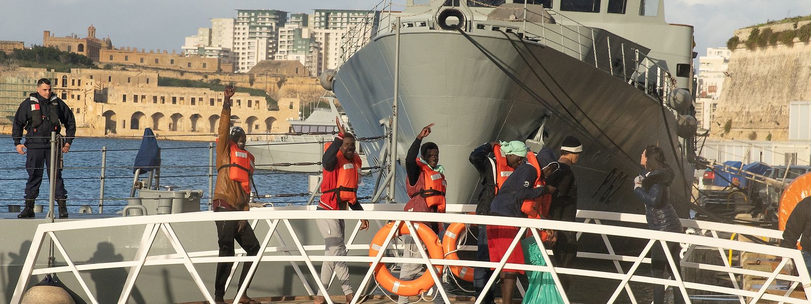 Anfang Januar konnten diese Flüchtlinge in Malta erstmals seit Tagen wieder festen Boden betreten.