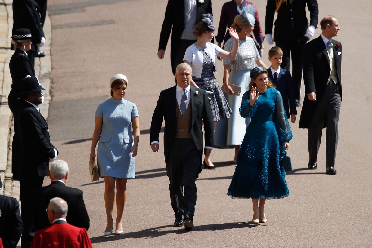 Prinz Andrew, Duke of York mit seinen Töchtern Prinzessin Beatrice of York (r.) und Prinzessin Eugenie of York (l.) 