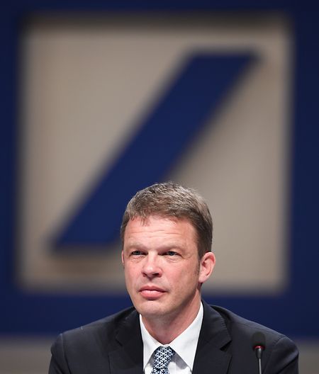 Christian Sewing fährt weiter auf Sparkurs.