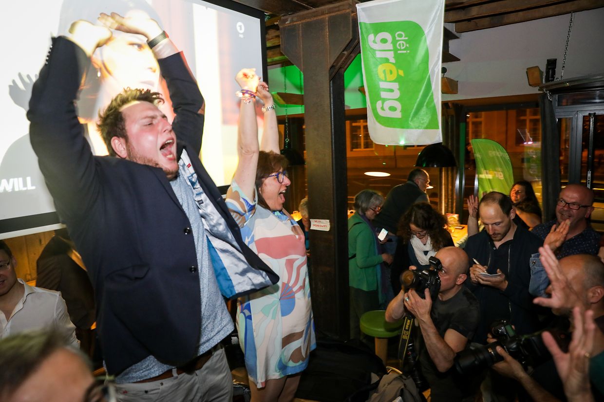 Avec 18,91% des suffrages, Déi Gréng est le deuxième grand gagnant de ce scrutin. Les écologistes se classent comme troisième force politique du pays, juste derrière le CSV.