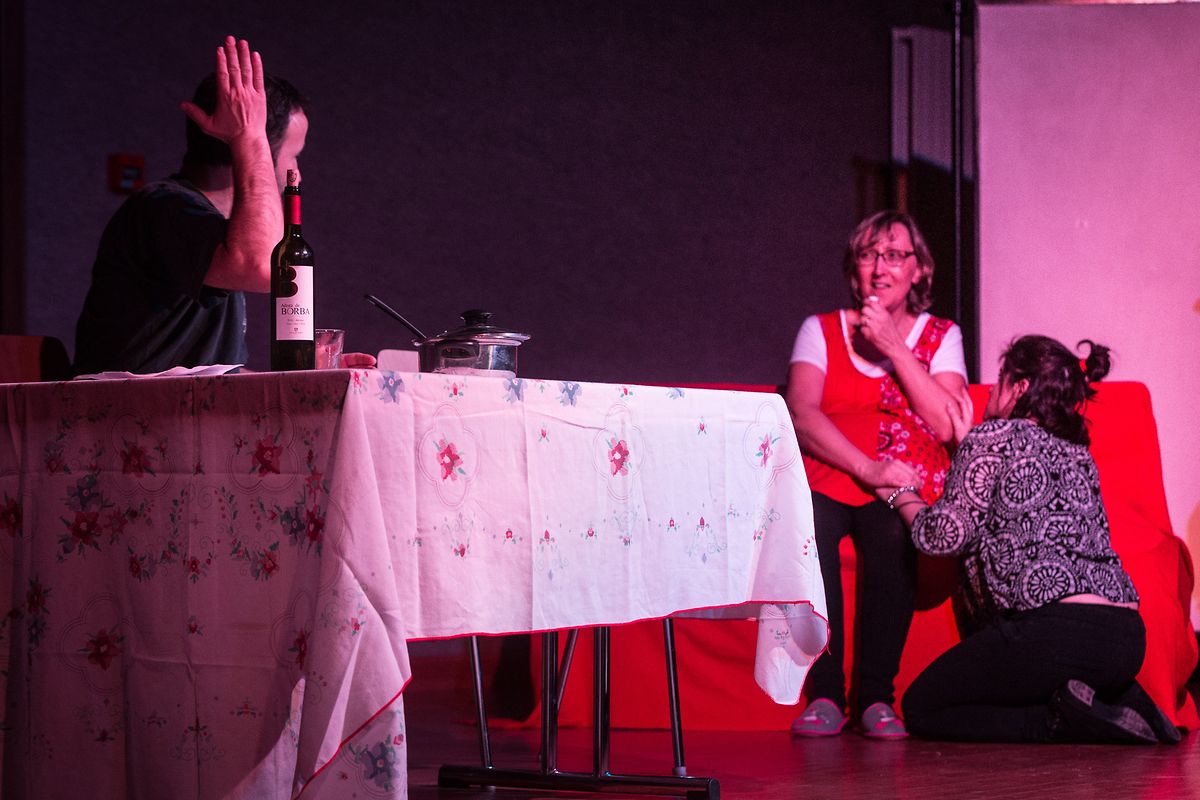 Peça de teatro sobre a violência doméstica. 
