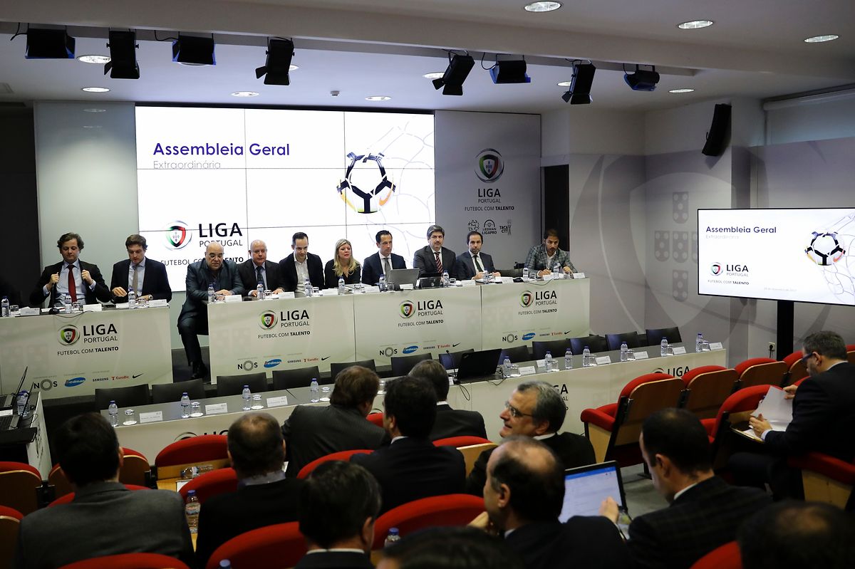Assembleia-geral extraordinária da Liga Portuguesa de Futebol Profissional (LPFP), para apreciação, discussão e votação de proposta de alteração ao Regulamento das Competições organizadas pela LPFP e também ao Regulamento Disciplinar das mesmas, na sede da Liga, Porto, 29 de dezembro de 2017. JOSÉ COELHO/LUSA