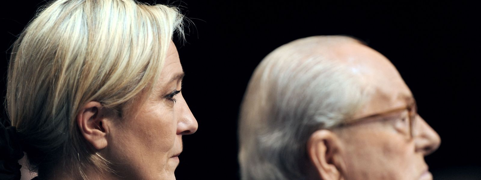Marine Le Pen hatte die Parteiführung 2011 von ihrem Vater und Mitgründer Jean-Marie Le Pen übernommen. Sie setzt seitdem erfolgreich auf eine „Entteufelung“ der lange Zeit klar rechtsextremen Partei, die sich 2018 von Front National in Rassemblement National umbenannte. 