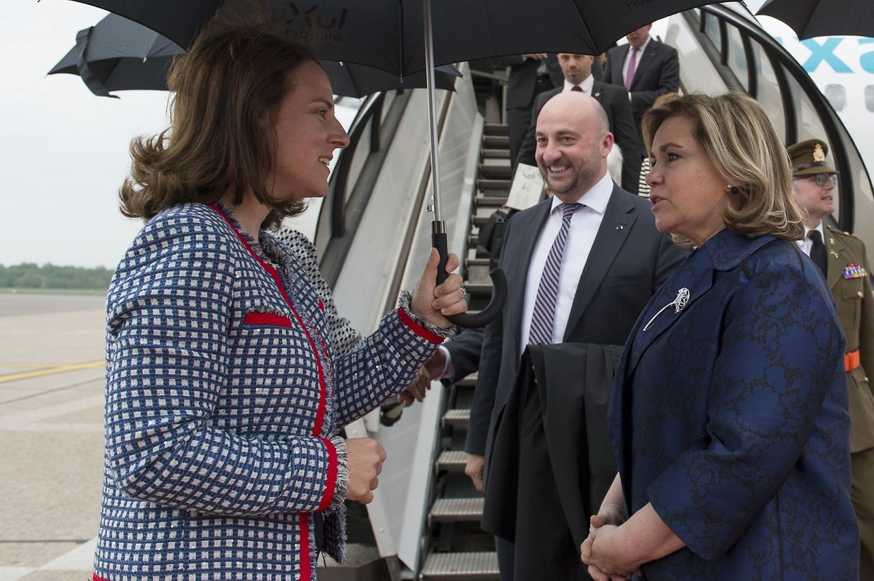 Großherzogin Maria Teresa im Gespräch mit der Ministerin.
