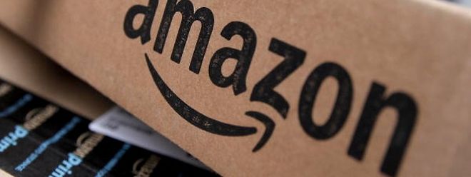 Amazon boxes are seen stacked for delivery in the Manhattan borough of New York City, January 29, 2016.    REUTERS/Mike Segar/File Photo