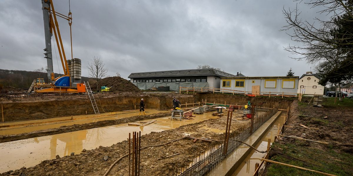 Die Bauarbeiten für den L-förmigen Neubau haben bereits begonnen.