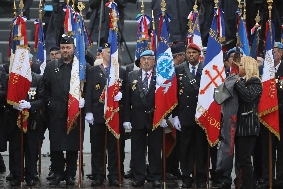 Veterans wait ahead of a ceremony at the Arc de Triomphe in Paris on November 11, 2018 as part of commemorations marking the 100th anniversary of the 11 November 1918 armistice, ending World War I. (Photo by LUDOVIC MARIN / AFP)