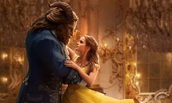 Num baile podem por vezes cruzar-se os casais mais improváveis