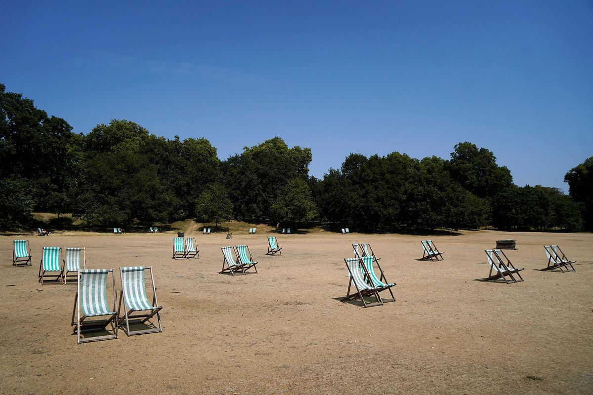 An empty deck chair is painted on dry grass at Hyde Park in London on Tuesday. This country was hit by the heat wave. 