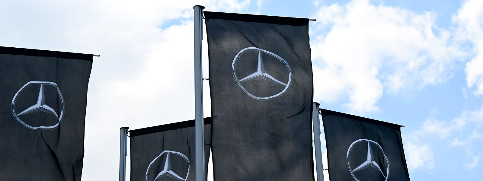 Mercedes-Benz will mit dem US-Elektroautobauer Rivian bei der Produktion elektrischer Transporter kooperieren.