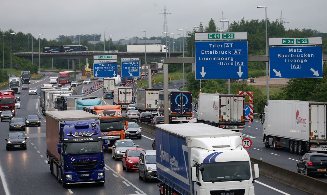 Rückstau auf der A6.