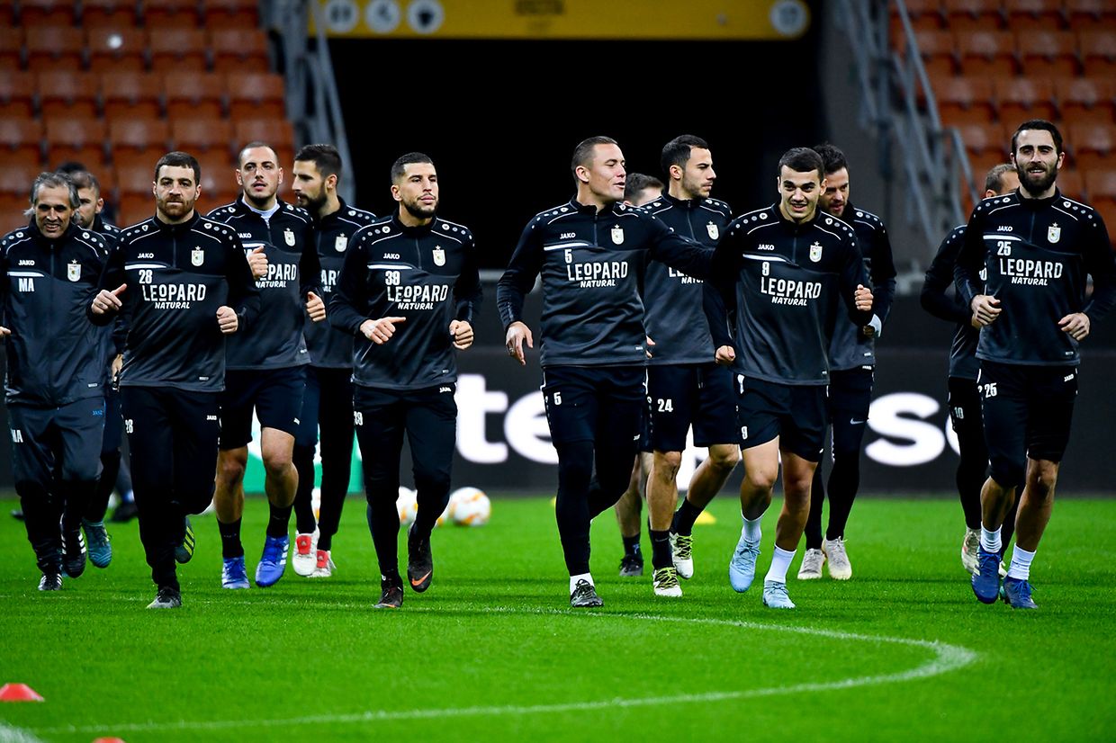 Die Spieler des F91 beim Training im Stadion San Siro.