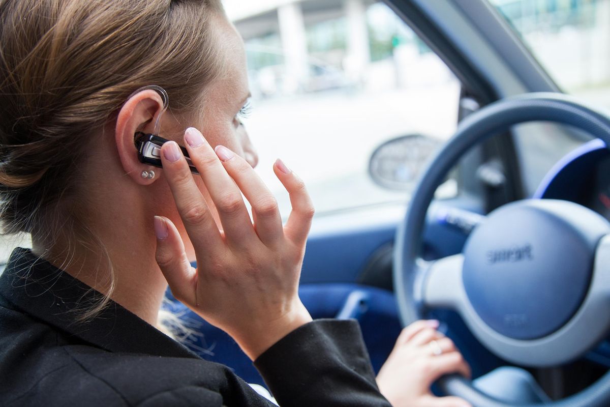 Unverzichtbares Zubehör für Telefonierer: Eine regelkonforme Freisprechanlage fürs Auto.