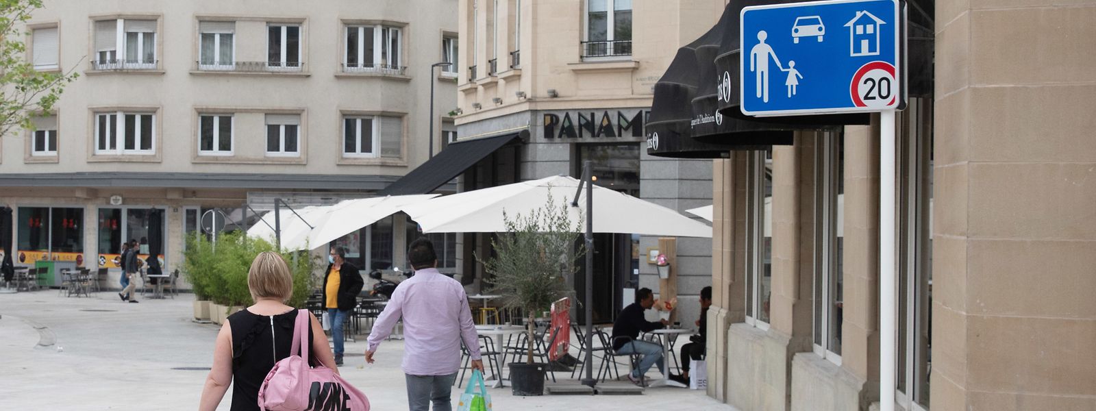 A l'exception du petit tronçon entre l'avenue de la Liberté et la rue Sainte-Zithe, la place de Paris se veut une zone dédiée aux mobilités douces.