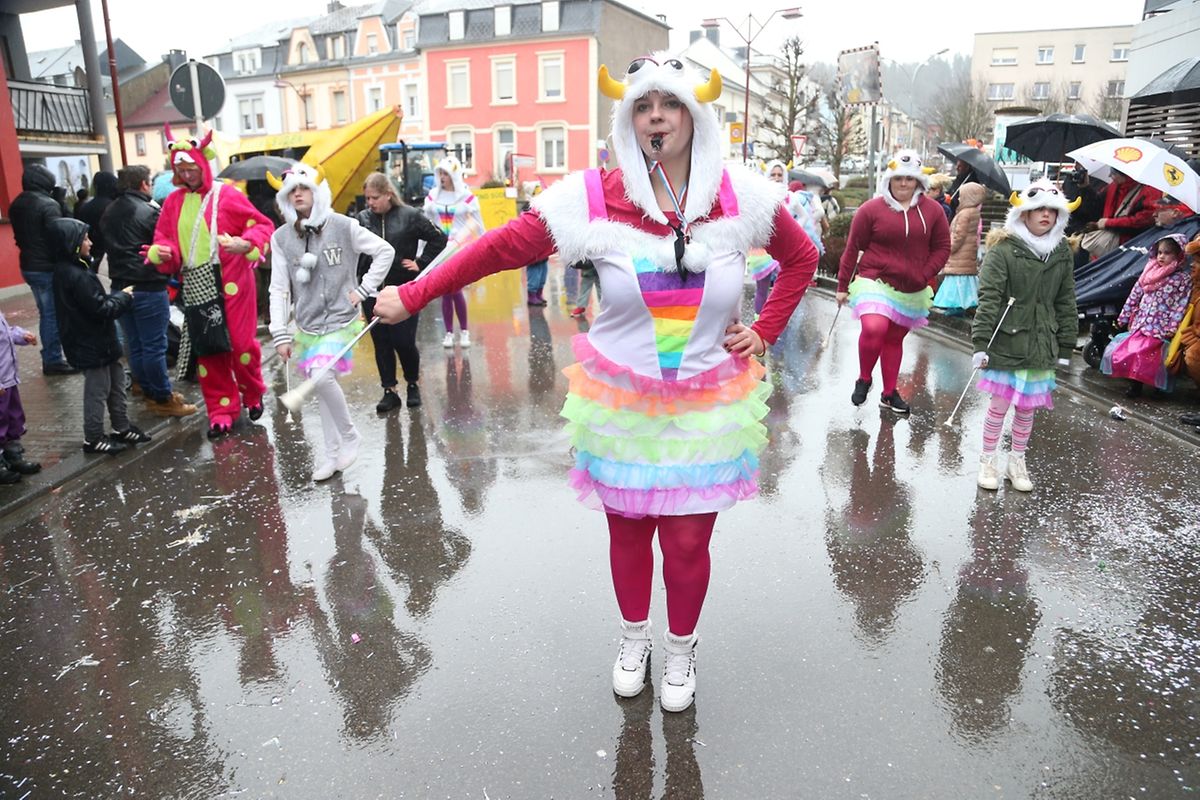 Am Sonntag sind die Karnevalisten durch die Straßen von Schifflingen gezogen. 