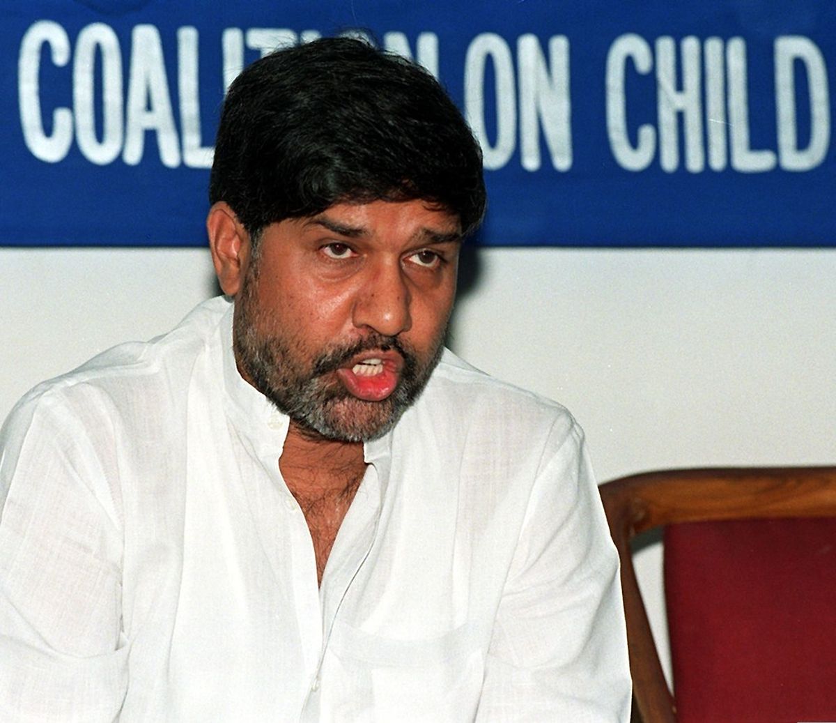 Gemeinsam mit der jungen Frau erhält der Inder Kailash Satyarthi den begehrten Preis. Das Bild zeigt ihn im Jahr 1999.