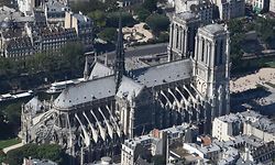 Ein kunstgeschichtliches Kleinod: Die frühgotische Kathedrale Notre-Dame de Paris. Ihr Bau begann im 12. Jahrhundert.