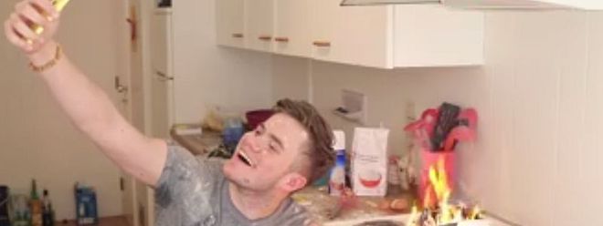 Sébastien aime faire le clown: il s'essaie à la pâtisserie… 