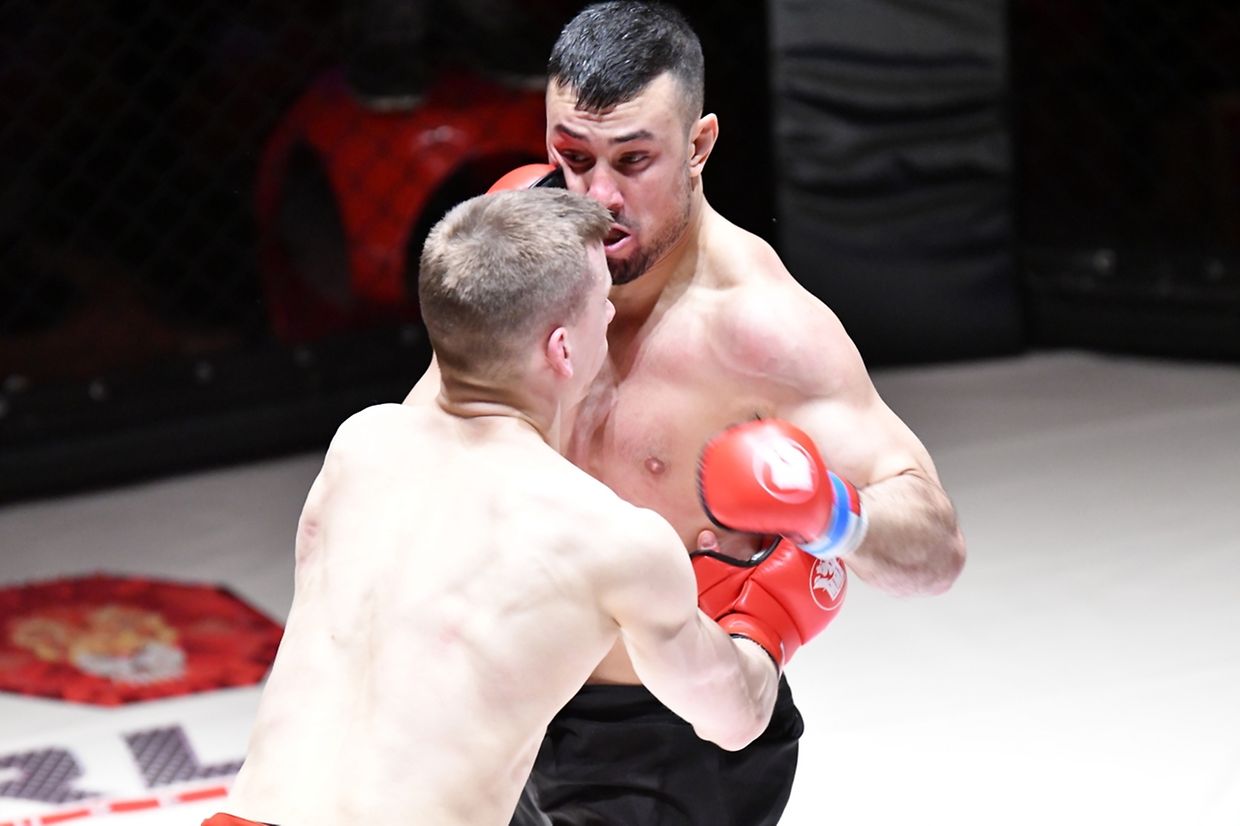 Teemu Leinonen contre Wassil Bensadok.