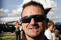 U2-Sänger Bono muss den Start der geplanten Tournee verschieben.