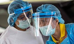 Medical workers wearing personal protective equipment (PPE) collect PCR Covid-19 coronavirus test samples at the Urban Institute for Disease Prevention and Control in Bangkok on January 11, 2021. (Photo by Jack TAYLOR / AFP)