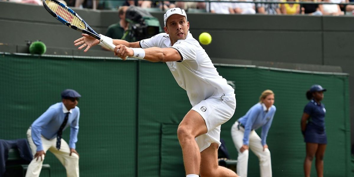 O tenista luxemburguês Gilles Muller hoje contra o espanhol Rafael Nadal 