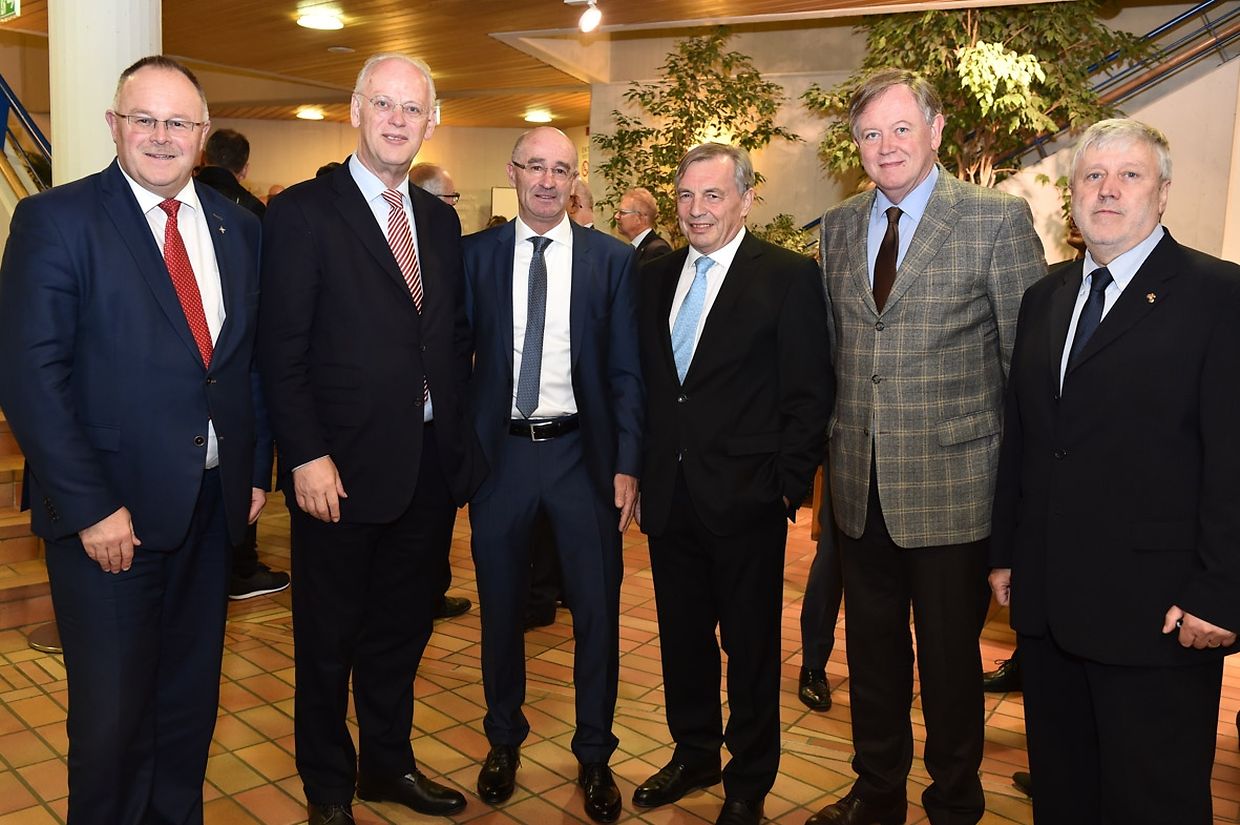 Sportminister Romain Schneider, Rudolf Scharping (Bund Deutscher Radfahrer), FSCL-Präsident Camille Dahm, Jeannot Krecké, Alex Bodry und FSCL-Generalsekretär Ed Buchette
