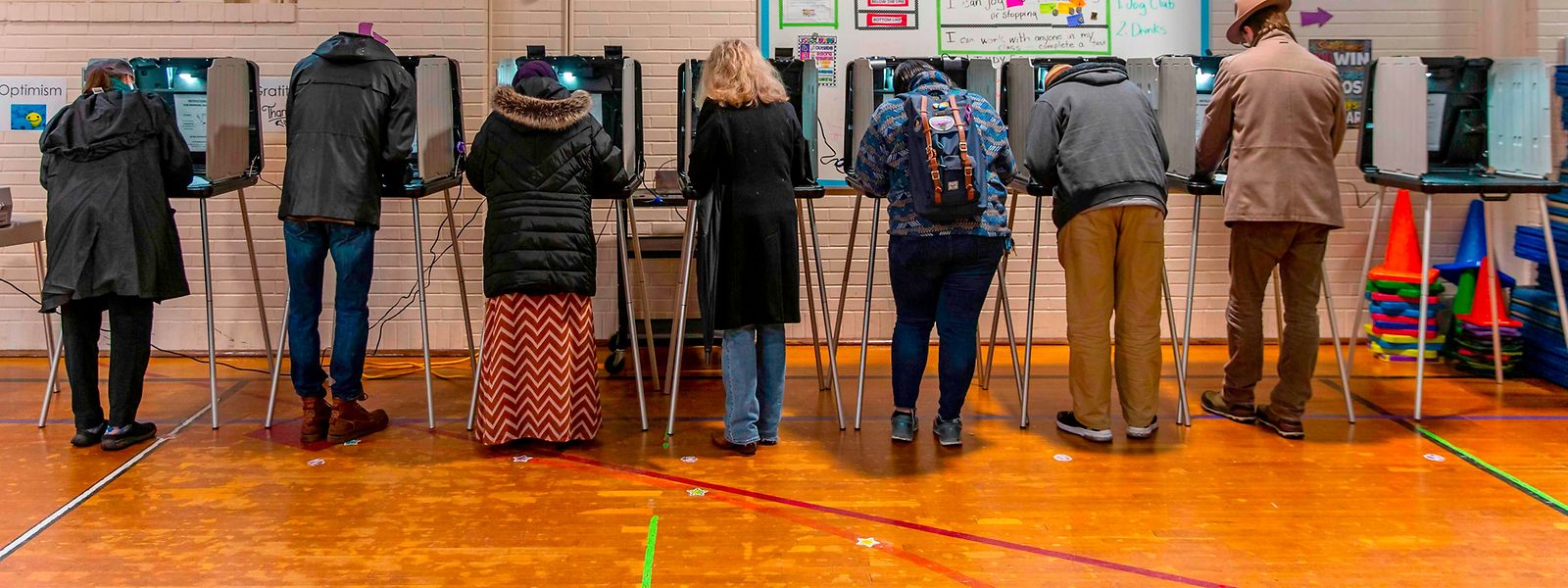 Die Wahllokale sind geöffnet: Hier geben Wähler in Minneapolis ihre Stimme ab.