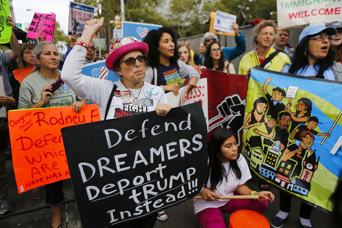 "Schützt die 'Dreamers', schiebt lieber Trump ab!" - Rund 800.000 Einwandererkinder, so genannte "Dreamers" wären von Trumps Entscheidung betroffen.