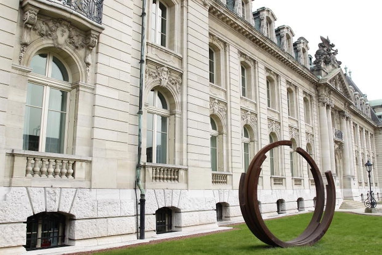 Le monument d'exception a été construit entre 1920 et 1922. C'est l'architecte français René Théry qui était chargé de la conception du nouveau bâtiment. L'architecte luxembourgeois Sosthène Weis dirigea ensuite les travaux. 