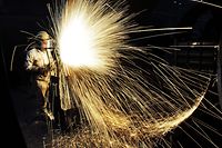 TOPSHOT - This picture taken on January 17, 2018 shows a Chinese worker cutting steel in Qingdao in China's eastern Shandong province on January 18, 2018.
China's economy grew a forecast-beating 6.9 percent in 2017, picking up steam for the first time since 2010 despite its battles against a massive debt and polluting factories, official data showed on January 18. / AFP PHOTO / - / China OUT