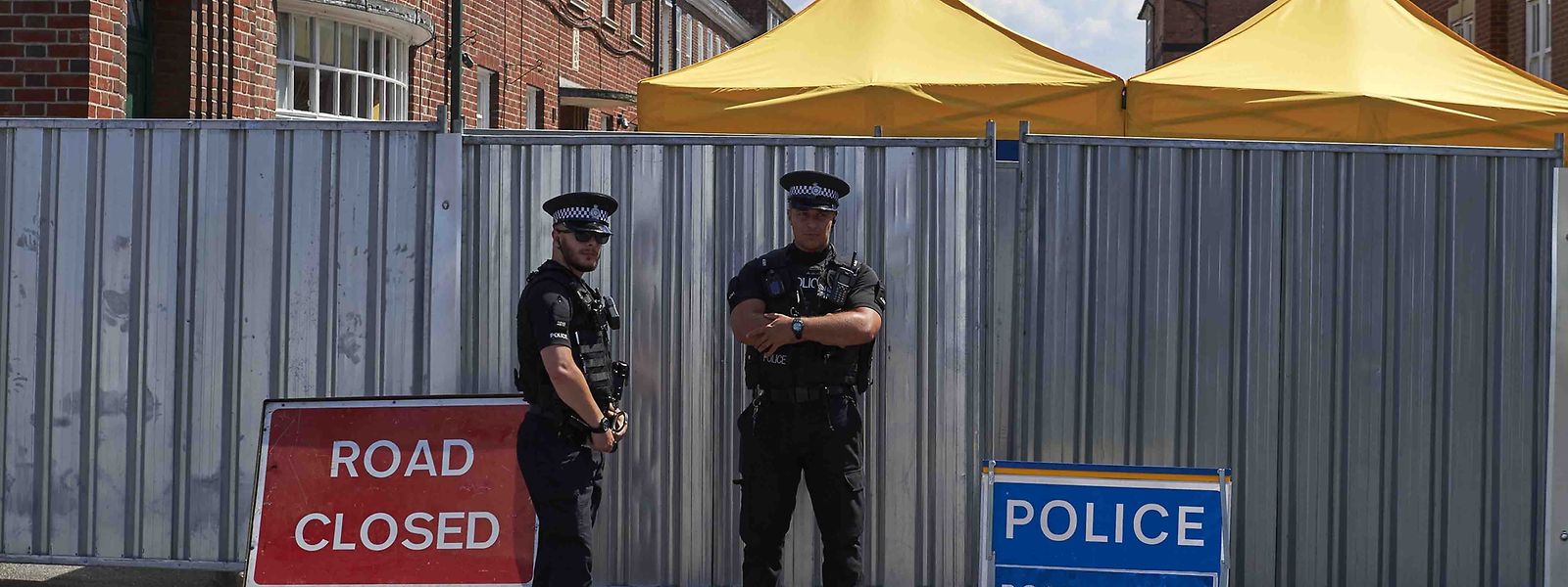 Der genaue Hergang der Nowitschok-Vergiftung ist unklar - das vergiftete Ehepaar müsse aber einen Behälter mit dem Kampfstoff angefasst haben, so Scotland Yard. 