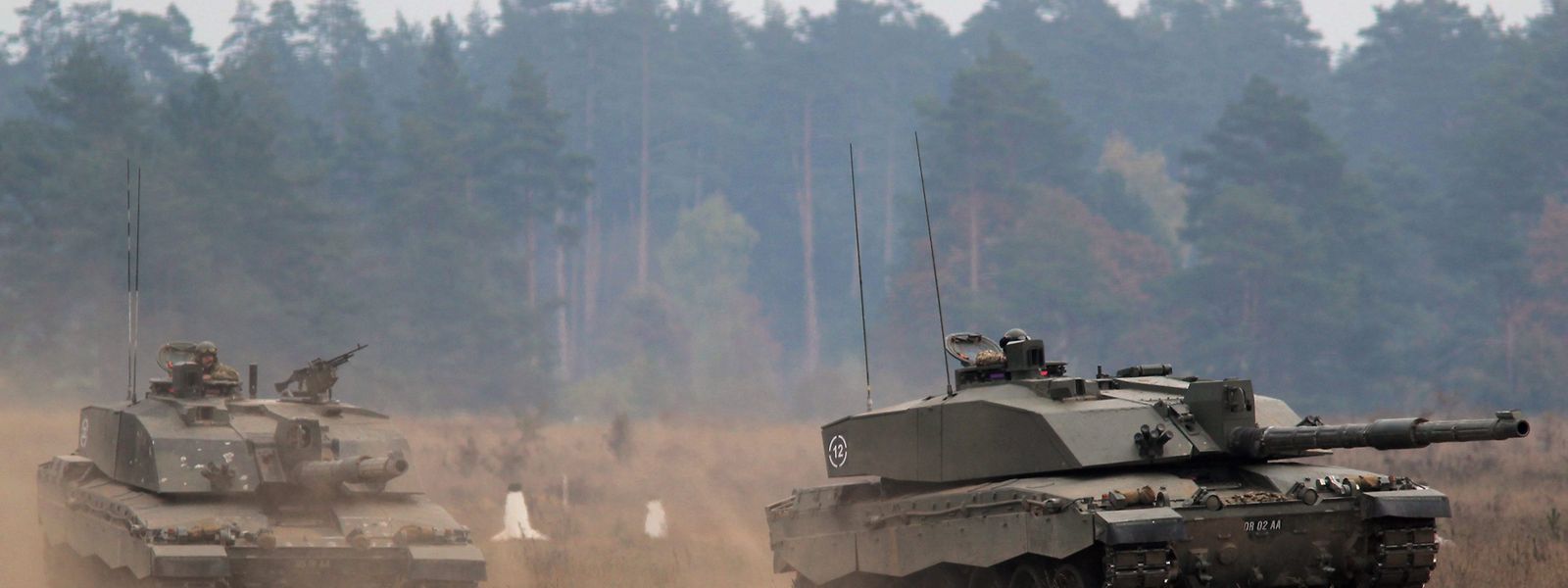Kampfpanzer der britischen Armee vom Typ Challenger 2 sind im Einsatz während der NATO-Militärübung in Polen. 