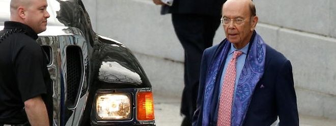 Der US-Handelsminister Wilbur Ross profitiere als Privatmann von Geschäften mit einer Firma, die dem Schwiegersohn des russischen Präsidenten Wladimir Putin und Kreml-nahen Geschäftsleuten gehöre.