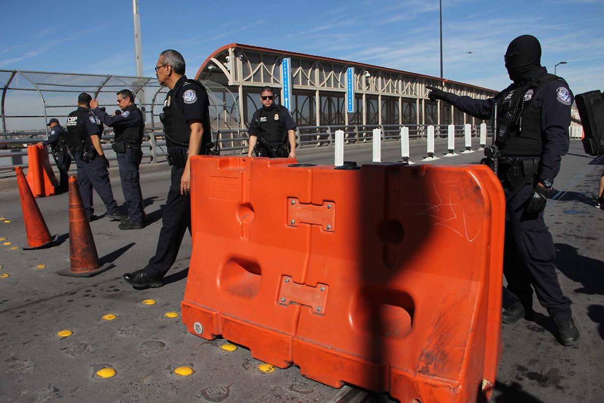 US-Grenzschützer sollen Migranten davon abhalten, in die USA einzureisen.