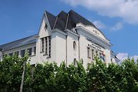 Mit auf der Liste der sehenswerten Gebäude steht die Genossenschaftskellerei in Wormeldingen, von Architekt Jacques Haal 1931 im Art-Deco-Stil erbaut.