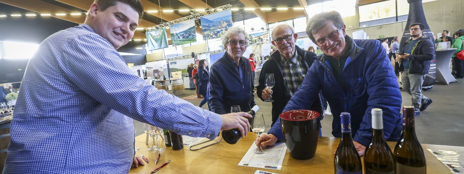 Bei der Wäikues in der Däichhal bietet sich die erste Gelegenheit, die Weine und Crémants des neuen Jahrgangs zu verkosten. 