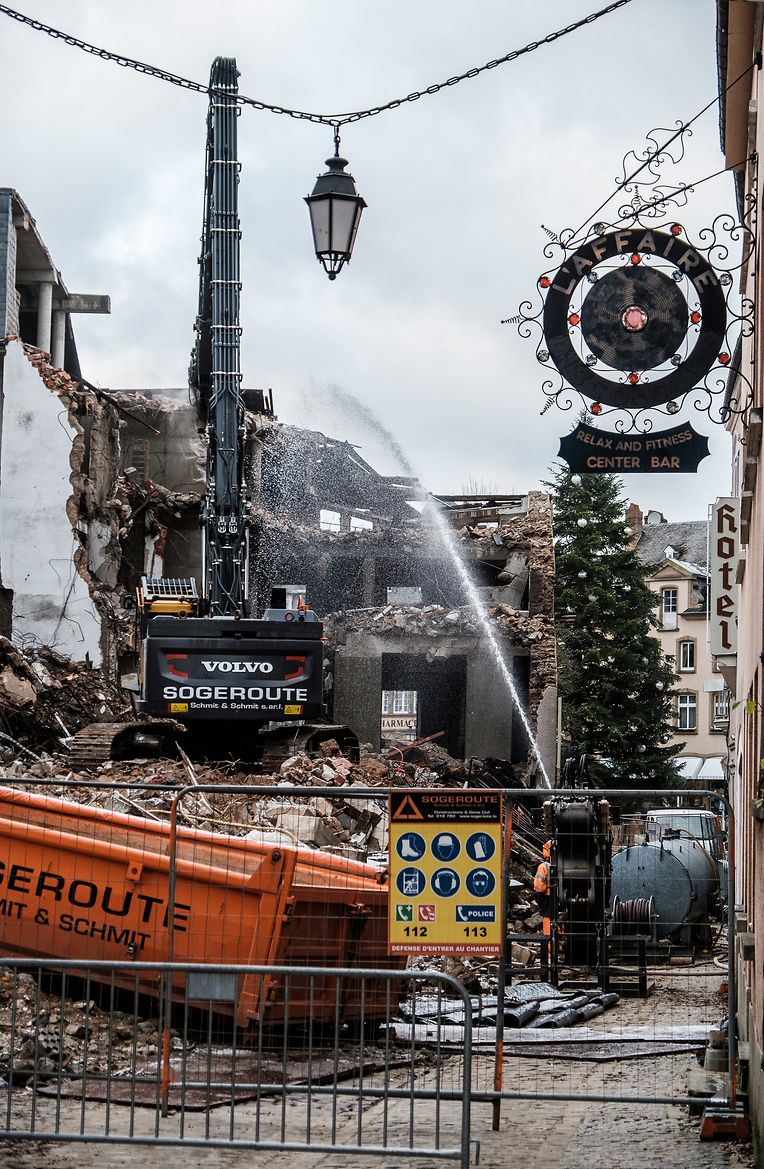 Obras de demolição da fachada em 2017. 