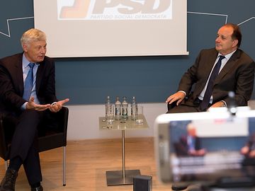PSD e CSV em “encontro de família” com candidatos portugueses