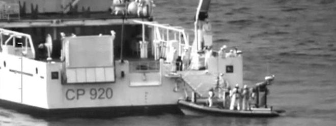 Die italienische Küstenwache war mit Schiffen und Hubschraubern im Einsatz.