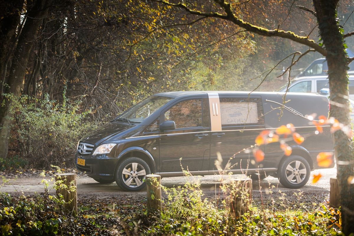 Der Leichenwagen verließ den Tatort gegen 11 Uhr.